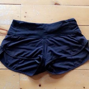 Black lululemon 2.5” speed up short